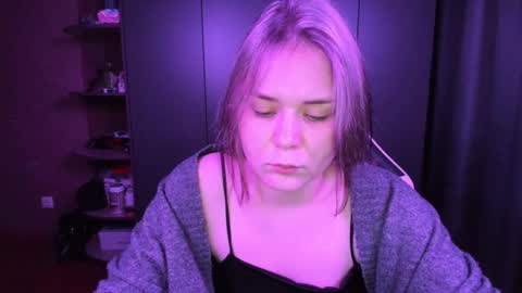 Snapshot of alli_zi chatting on 11, 11, 2025 Blair online show from 11, 11, 2025