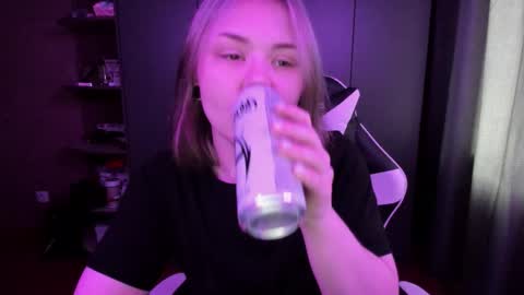 Snapshot of alli_zi chatting on 16, 11, 2025 Blair online show from 16, 11, 2025