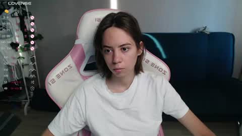 Snapshot of allie_hazie chatting on 12, 6, 2026 alice online show from 12, 6, 2026
