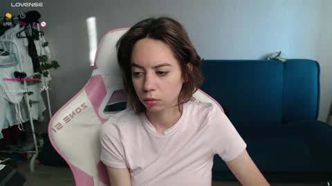 Snapshot of allie_hazie chatting on 14, 6, 2026 alice online show from 14, 6, 2026