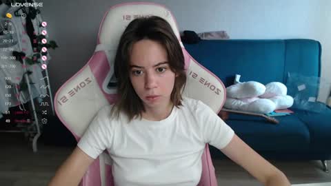 Snapshot of allie_hazie chatting on 2, 8, 2026 alice online show from 2, 8, 2026