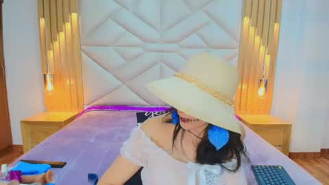 Aliie  online show from 31, 10, 2025