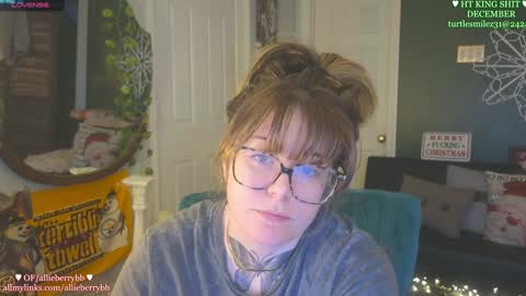 Snapshot of allieberrybb chatting on 12, 12, 2024  bb  online show from 12, 12, 2024