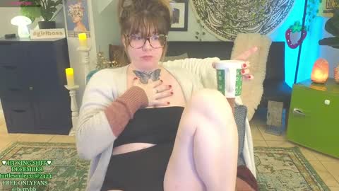 Snapshot of allieberrybb chatting on 30, 12, 2024  bb  online show from 30, 12, 2024