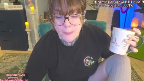 Snapshot of allieberrybb chatting on 1, 1, 2025  bb  online show from 1, 1, 2025