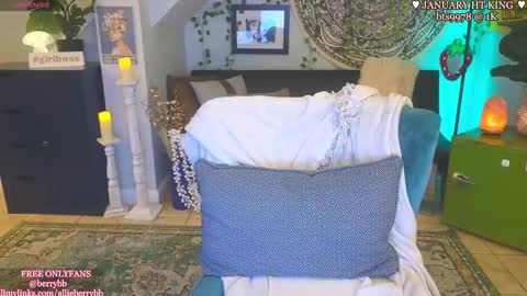 Snapshot of allieberrybb chatting on 6, 1, 2025  bb  online show from 6, 1, 2025