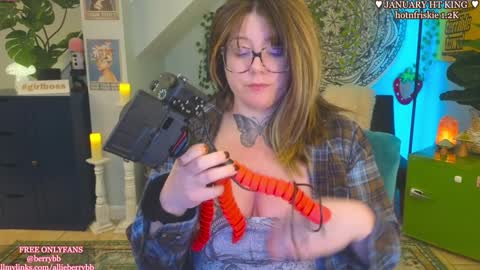 Snapshot of allieberrybb chatting on 14, 1, 2025  bb  online show from 14, 1, 2025