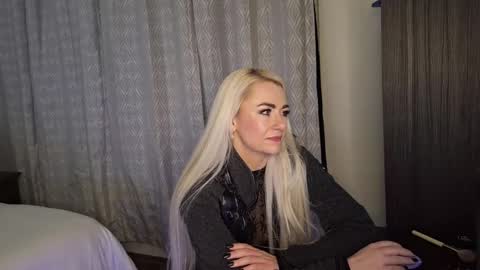 Snapshot of alliefyre chatting on 4, 11, 2025 Allie Fyre online show from 4, 11, 2025