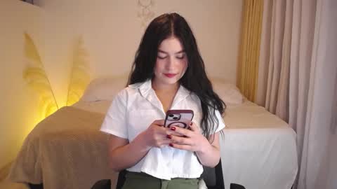 Snapshot of allierose_ chatting on 8, 1, 2026 Allie online show from 8, 1, 2026