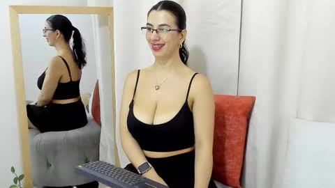 Snapshot of allison0724 chatting on 4, 11, 2025 online show from 4, 11, 2025