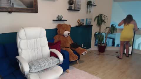 Snapshot of allison_hill19 chatting on 28, 10, 2025 Alli online show from 28, 10, 2025