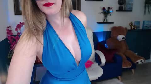 Snapshot of allison_hill19 chatting on 14, 11, 2025 Alli online show from 14, 11, 2025