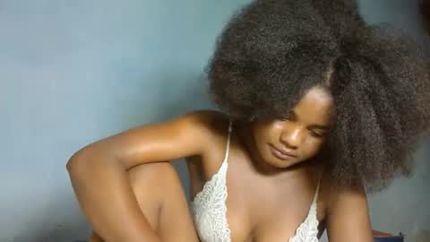 allizida01 online show from 28, 11, 2025