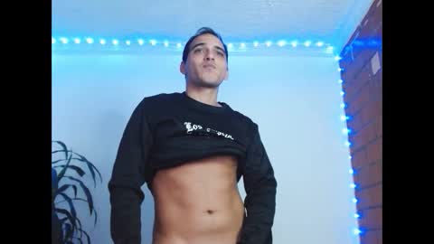 Snapshot of allmax_33 chatting on 30, 10, 2025 Max online show from 30, 10, 2025