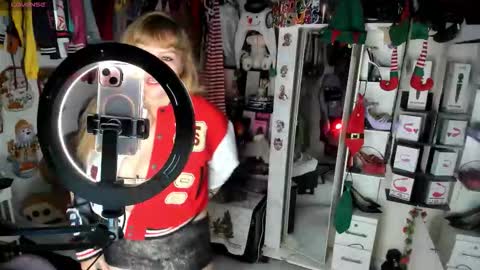 Snapshot of allsson_miller chatting on 5, 1, 2026 allsson_miller online show from 5, 1, 2026