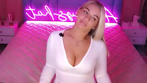 AlwaysHot online show from 4, 2, 2026