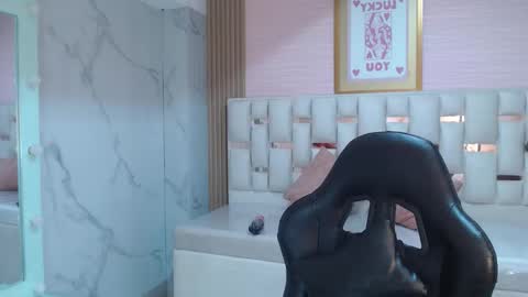 Allysa  online show from 10, 11, 2025