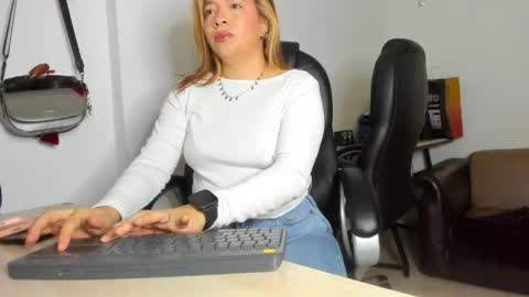 ALMA FENIX  online show from 18, 4, 2026