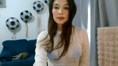 Snapshot of almaglow chatting on 18, 6, 2026 Alma online show from 18, 6, 2026
