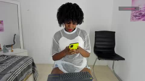 Snapshot of almasaennz chatting on 23, 1, 2025   online show from 23, 1, 2025