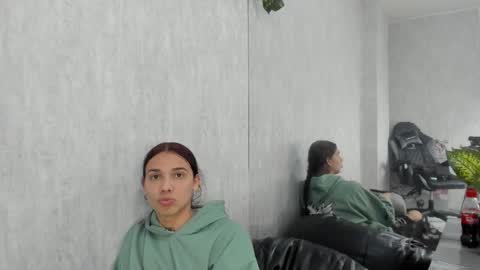 Snapshot of almazz_ chatting on 24, 9, 2025 Santy online show from 24, 9, 2025