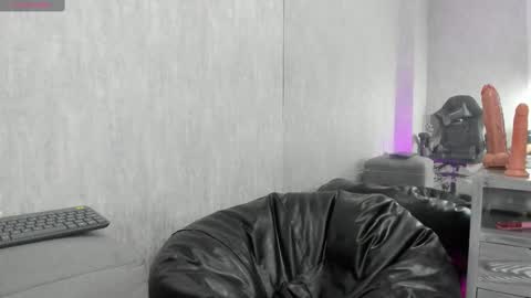 Snapshot of almazz_ chatting on 3, 10, 2025 Santy online show from 3, 10, 2025