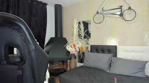 Snapshot of almazz_ chatting on 2, 2, 2026 Santy online show from 2, 2, 2026