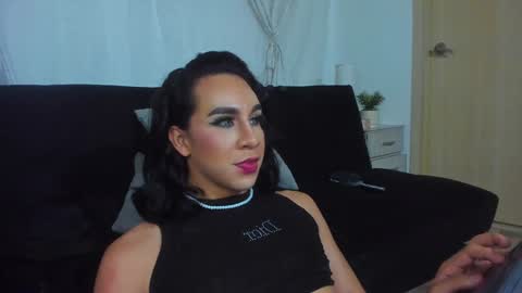 Snapshot of alonehazel chatting on 4, 2, 2025 Hazel Bowie online show from 4, 2, 2025