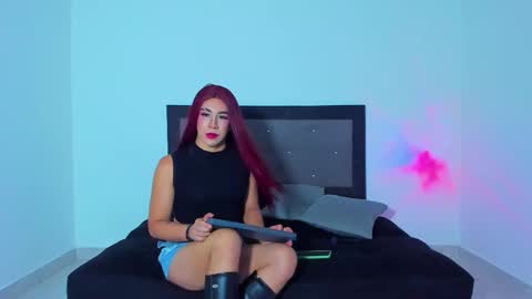 Snapshot of alonehazel chatting on 4, 3, 2025 Hazel Bowie online show from 4, 3, 2025