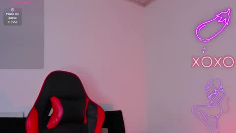 Snapshot of alonehazel chatting on 20, 10, 2025 Hazel Bowie online show from 20, 10, 2025