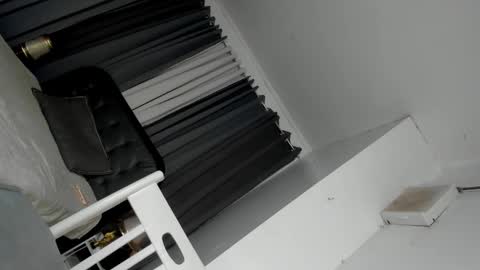 Snapshot of aloraminxx chatting on 4, 12, 2025 Shane online show from 4, 12, 2025