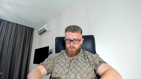 Alphaalexxx Lets reach Me 100 thumbs up online show from 29, 5, 2026