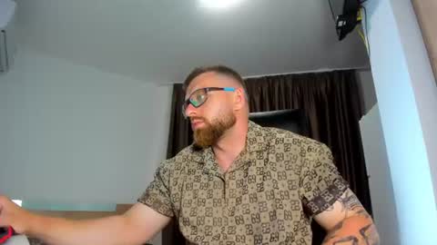 Alphaalexxx Lets reach Me 100 thumbs up online show from 22, 6, 2026
