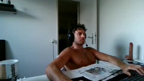 Snapshot of alphah_hunk chatting on 29, 4, 2026 alphah_hunk online show from 29, 4, 2026