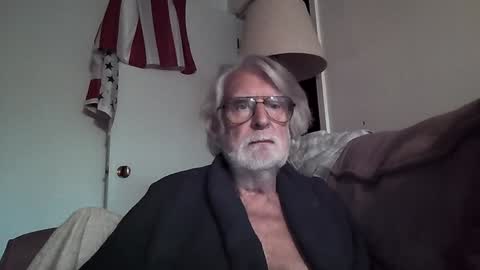 Snapshot of alphauniform chatting on 4, 12, 2024 AlphaUniform online show from 4, 12, 2024