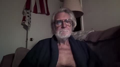 Snapshot of alphauniform chatting on 7, 1, 2025 AlphaUniform online show from 7, 1, 2025