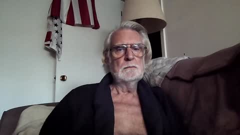 Snapshot of alphauniform chatting on 10, 1, 2025 AlphaUniform online show from 10, 1, 2025