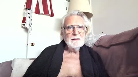 Snapshot of alphauniform chatting on 12, 1, 2025 AlphaUniform online show from 12, 1, 2025
