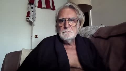 Snapshot of alphauniform chatting on 12, 1, 2025 AlphaUniform online show from 12, 1, 2025