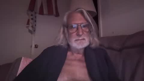 Snapshot of alphauniform chatting on 10, 9, 2025 AlphaUniform online show from 10, 9, 2025
