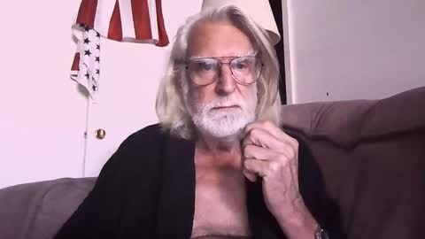 Snapshot of alphauniform chatting on 27, 9, 2025 AlphaUniform online show from 27, 9, 2025
