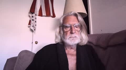 Snapshot of alphauniform chatting on 1, 10, 2025 AlphaUniform online show from 1, 10, 2025
