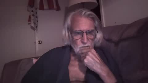 Snapshot of alphauniform chatting on 11, 10, 2025 AlphaUniform online show from 11, 10, 2025