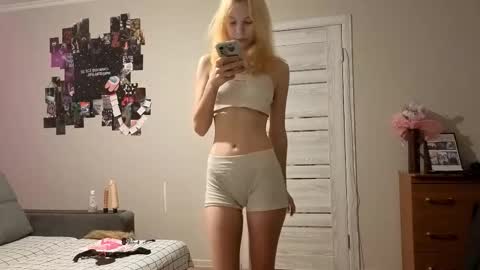 Snapshot of altheadoyel chatting on 8, 11, 2025 May online show from 8, 11, 2025