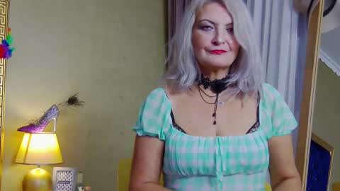 Snapshot of alura_jenson_ chatting on 3, 11, 2025 Alura Jenson online show from 3, 11, 2025