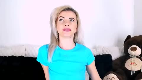 Snapshot of alyblonde chatting on 4, 2, 2026 aly online show from 4, 2, 2026