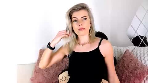 Snapshot of alyblonde chatting on 15, 3, 2026 aly online show from 15, 3, 2026