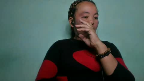 Snapshot of alypierette chatting on 25, 6, 2026 alypierette online show from 25, 6, 2026