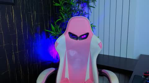 Snapshot of alyseruss chatting on 6, 10, 2025 Alyse online show from 6, 10, 2025