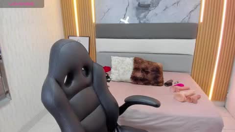 Snapshot of alyssa_park chatting on 30, 10, 2025 ALYSSA online show from 30, 10, 2025